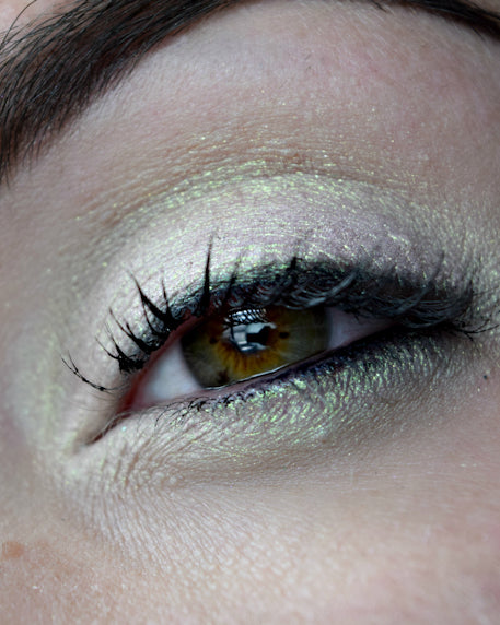 Femme Fatale loose eyeshadow in Faerie Fire