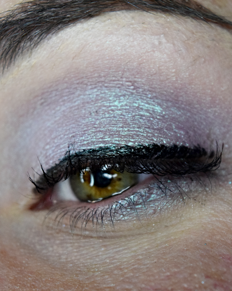 Femme Fatale loose eyeshadow in Silver Apple